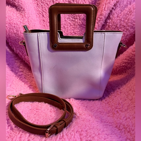 white purse with brown handle - Picture 2 of 9